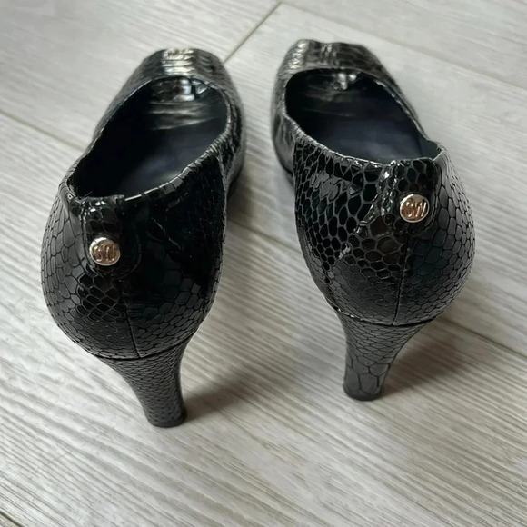 Stuart Weitzman Black Python Embossed Leather Peep Toe Pumps Size 8 - Picture 4 of 13